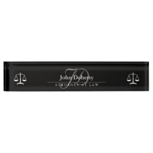 Placa De Nombre Escalas de justicia clásicas  Blanco negro