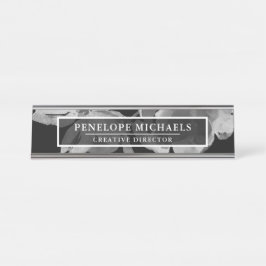 Placa De Nombre Floral blanca y negra