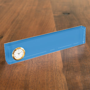 Placa De Nombre fondo azul con reloj en blanco y negro