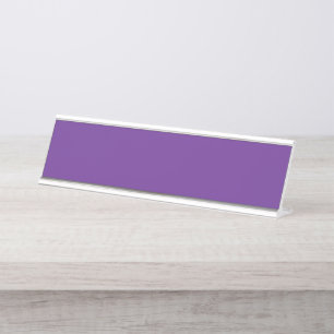 Placa De Nombre fondo púrpura con borde blanco