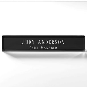 Placa De Nombre Fuente Serif simple profesional gris negro de moda