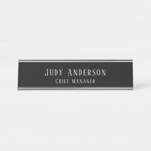 Placa De Nombre Fuente Serif simple profesional gris negro de moda