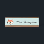 Placa De Nombre Hipster Red Fox<br><div class="desc">Ilustracion lindo y divertido de un zorro rojo con un par de vasos demasiado grandes personalizados con un tipo de letra de escritura manual lúdico perfecto para niños o escritorios de profesores.</div>