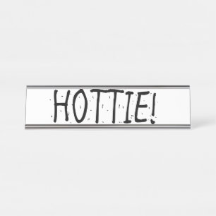 PLACA DE NOMBRE "HOTTIE"