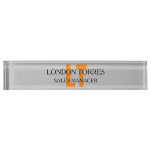 Placa De Nombre Llanura gris monogramada atractiva