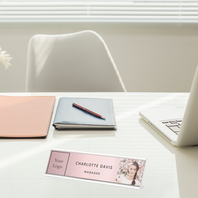 Placa De Nombre Logo de negocios elegante con fotos rosas (Subido por el creador)