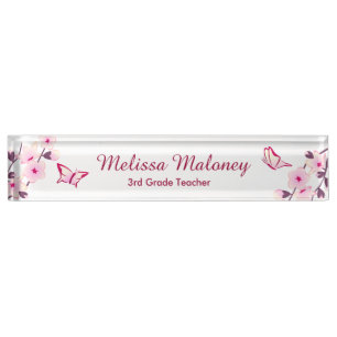 Placa De Nombre Maestros blancos rosados de mariposa con flores de