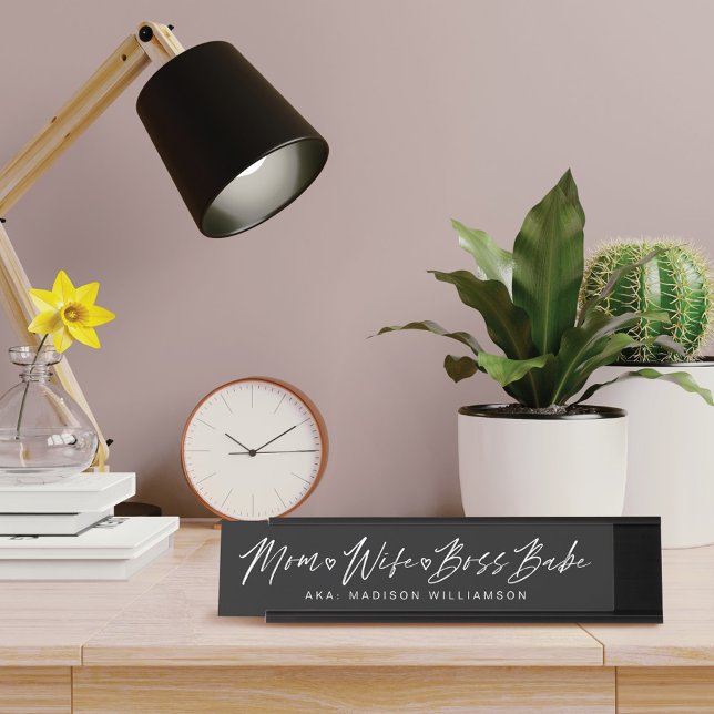 Placa De Nombre Mamá, Esposa, Jefe Babe Guión de Pincel de moda Ne (Subido por el creador)