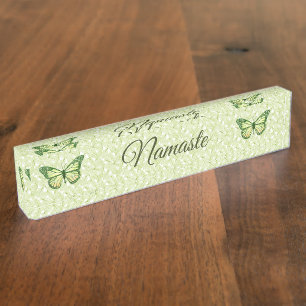 Placa De Nombre Mariposas y hojas esqueléticas, "Namaste "