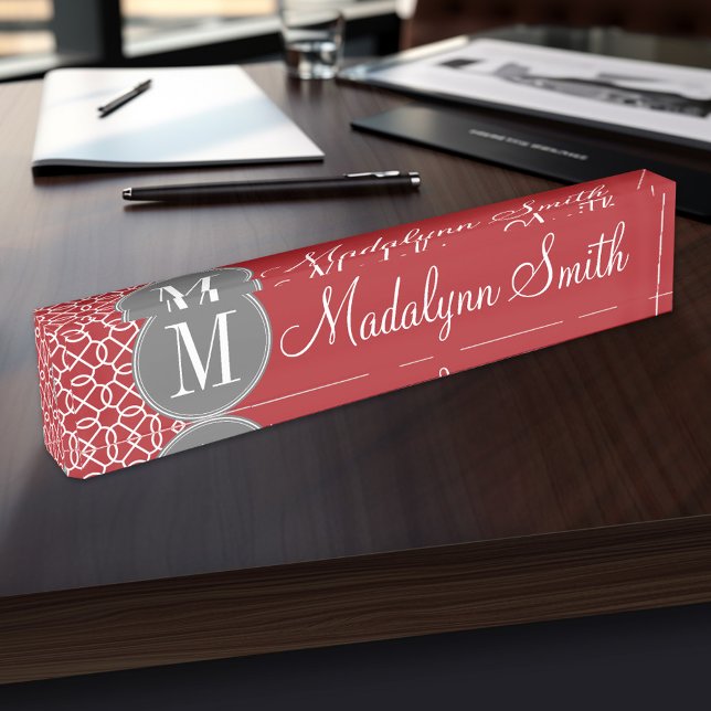 Placa De Nombre Monograma del patrón geométrico rojo y gris (Personalized Name Plate for the Office, School or Home)
