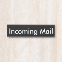 Placa de nombre negro de correo entrante