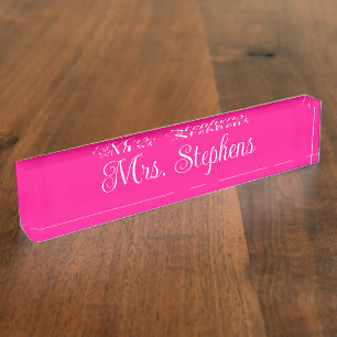 Placa De Nombre Nombre de caligrafía de color rosa y blanco calien