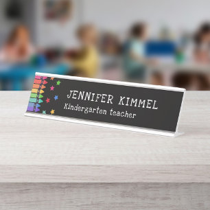 Placa De Nombre Nombre del profesor de Black Colorful Crayons & St
