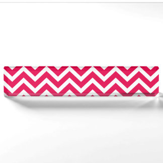 Placa De Nombre Palo de labios Rosa y Chevron Blanco Zig Zag
