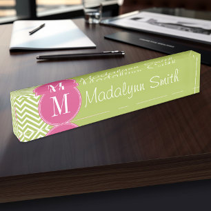 Placa De Nombre Patrón de cheurón rosa y verde con monograma