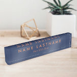 Placa De Nombre Personalizado Minimalista moderno Navy Blue Desk N<br><div class="desc">Personalizar de esta moderna pantalla azul de la Marina Minimalista con letras en color de cobre marrón.</div>