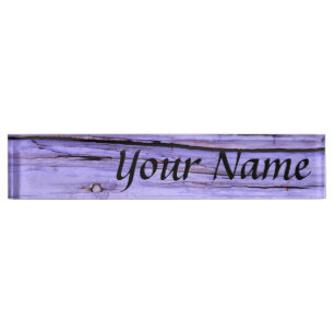 Placa De Nombre Pintura púrpura agrietada vieja en la madera