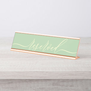 Placa De Nombre Pistacho y Crema Escritura Minimalista Mesa Reserv