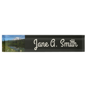 Placa De Nombre Reflejo del lago del Monte Rainier con flores silv