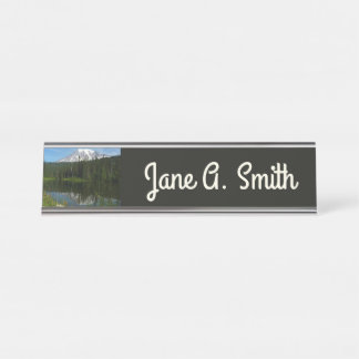 Placa De Nombre Reflejo del lago del Monte Rainier con flores silv