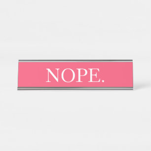 Placa De Nombre Rosa de "Nope"