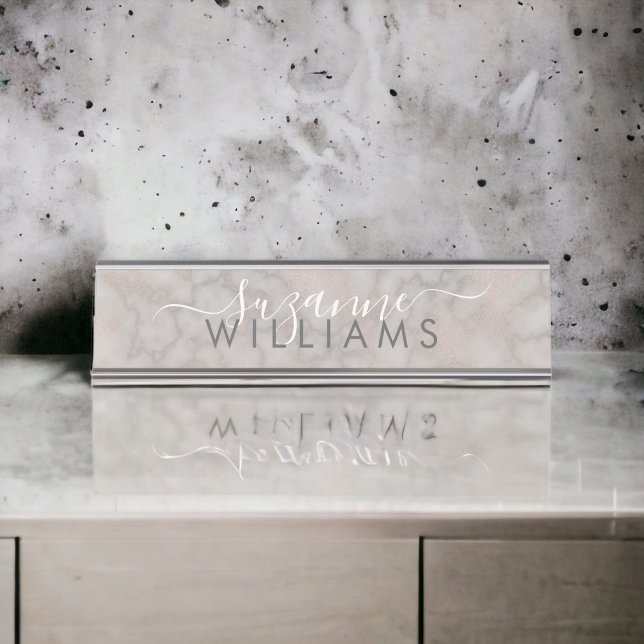 Placa De Nombre Rosa de Rubor y elegancia de mármol gris (Personalize this elegant desk sign with your name.)