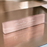 Placa De Nombre Rosa Gold Rubor Pink Elegant Professional<br><div class="desc">Rosa ejecutivo de lujo Gold - Rubor Relieve metalizado rosado Metálico Acero inoxidable Minimalista Empresario manuscrito Firma manuscrita Nombre de la placa con tipografía con letras blancas para el monogramado añada tu propio nombre y profesión o título de trabajo. La placa de nombre profesional de la empresa Metalizado del Relieve...</div>