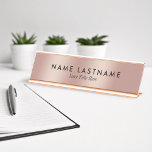 Placa De Nombre Rosa Oro Elegante Minimalista Simple Moderno<br><div class="desc">Personalizar este elegante y moderno Rosa de Faux Faux Gold Simple Desk Plate. Tenga en cuenta que el oro rosa es una impresión a color y no es un metalizado real. Una bonita adición a su escritorio, un aspecto profesional y elegante y seguro que dejará una buena impresión a sus...</div>