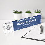 Placa De Nombre Su logotipo Nombre moderno Título Simple Marina Az<br><div class="desc">Cree su propia placa de Nombrado Moderno y Elegante Personalizado de Business Desk, diseñada con grandes letras en negrita. Reemplace la imagen de su logotipo aquí con el logotipo de su personalizado. Las fuentes blancas son para su nombre, apellido y título, este color es personalizable y se puede cambiar a...</div>