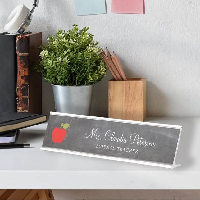 Placa De Nombre Teacher Name Red Apple White Script on Chalkboard (Subido por el creador)