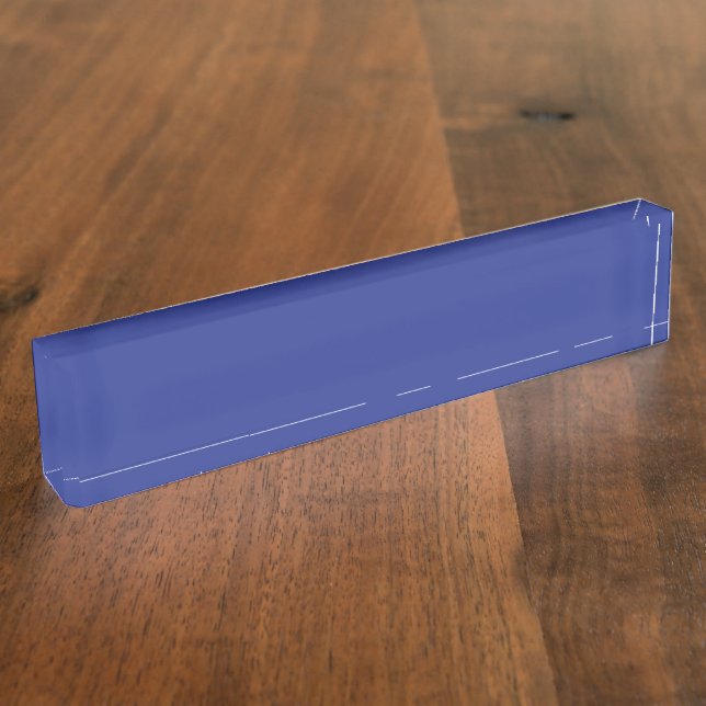 Placa De Nombre Un fondo azul sólido sin otro elemento visible (Lateral)