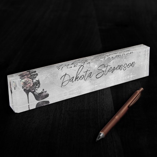 Placa De Nombre Vogue gótica | Stiletto de moda Rosa Pastel Muerto (Subido por el creador)