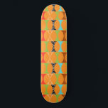 Placa de skateboard del patrón Naranja moderno de<br><div class="desc">Toc, Toc. ¿Quién está ahí? Mostrador de patrón Naranja moderno de mediados de siglo! Oye, con un diseño tan retro, no necesitas una línea de punzonado. Este diseño, muy moderno, tiene un fondo naranja vibrante y filas de formas gitschy adorables en verde, rojo, turquesa, negro y blanco y grano de...</div>