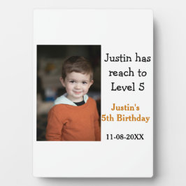 Placa Expositora 5.º juego de cumpleaños sobre el nombre de la foto