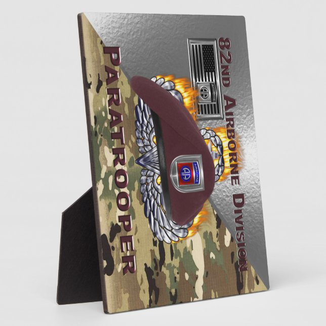 Placa Expositora 82.ª División Aérea Paracaidista (Lado)