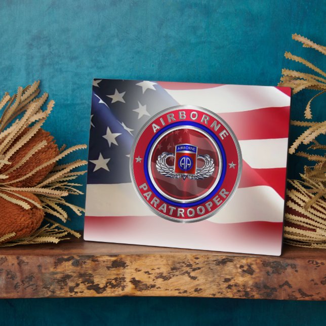 Placa Expositora 82.ª División Aérea Paracaidista (Lado)