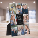 Placa Expositora 8 abuelos de Collage de fotos personalizados moder<br><div class="desc">Esta manta negra personalizada de collage de 8 fotos de "La abuela y el abuelo más grandes del mundo" presenta un corazón sencillo, acompañado por una elegante tipografía escrita a mano y el nombre de sus queridos nietos. Un regalo ideal y reconfortante para tus abuelos en ocasiones especiales como el...</div>