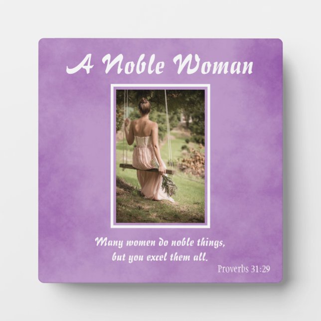 Placa Expositora A Noble Woman Purple Parchment (Frente)