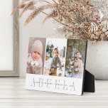 Placa Expositora Abuela | Collage de fotos de los nietos<br><div class="desc">Crea un regalo dulce para la abuela con esta placa de tres collages de fotos. "YIAYIA" aparece debajo de tus fotos con letras grises de moda,  con el mensaje de tu personalizado y los nombres de tus nietos puestos.</div>