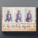 Placa Expositora Abuela te amamos guión corto 3 regalo de foto<br><div class="desc">Abuela We Love You Heart Script 3 Photo Gift placa perfecta como regalo para tu abuela o abuela en su cumpleaños o para el día de la madre.</div>