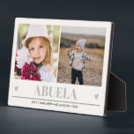 Placa Expositora Abuelitos de ABUELA 2 ORADORES GRIS<br><div class="desc">Crea el perfecto bizcocho dulce para la abuela o "mamá recién ascendida a abuela" para el día de los Navidades o los abuelos con este asombroso diseño usando dos (2) de tus fotos favoritas y ABUELA aparece en el fondo con delicadas letras grises con pequeños corazones grises. ¡Idea de regalo...</div>