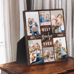 Placa Expositora Abuelo Abuelo Collage de fotos Rustic Wood<br><div class="desc">Celebra el vínculo especial entre papá y sus nietos con nuestra placa "Collage de fotos de nietos de papá". Esta placa personalizada exhibe maravillosamente una colección de preciadas fotos, capturando momentos y recuerdos preciosos compartidos entre papá y sus queridos nietos. El sincero título de "Papa", que ostenta de forma destacada,...</div>
