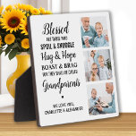 Placa Expositora Abuelos bendecidos Collage de fotos personalizado<br><div class="desc">Celebra a tus abuelos con una placa de collage de fotos personalizados. Esta placa única de citación de abuelos es el regalo perfecto, ya sea un cumpleaños, un día de los abuelos o Navidades. Esperamos que el regalo especial de los abuelos fotográficos de keepsake se convierta en un tesoro para...</div>