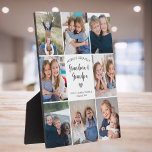 Placa Expositora Abuelos de Collage de fotos personalizados moderno<br><div class="desc">Esta blanca manta de collage de 8 fotos personalizada "La mayor abuela y abuelo del mundo" presenta un corazón sencillo, acompañado por una elegante tipografía escrita a mano y el nombre de sus queridos nietos. Un regalo ideal y reconfortante para tus abuelos en ocasiones especiales como el Día de los...</div>