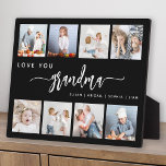 Placa Expositora Ama a tu abuela 8 Collage de fotos negro<br><div class="desc">Dale a la abuela un regalo que ella apreciará. Esta placa de collage de fotos muestra ocho de sus fotos cuadradas favoritas de los nietos, junto con el mensaje "Te amo abuela". La palabra "abuela" aparece en un elegante guión de escritura a mano en blanco con florecientes al principio y...</div>
