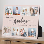 Placa Expositora Ama a tu abuela 8 Collage de fotos Rubor Pink<br><div class="desc">Dale a la abuela un regalo que ella apreciará. Esta placa de collage de fotos muestra ocho de sus fotos cuadradas favoritas de los nietos, junto con el mensaje "Te amo abuela". La palabra "abuela" aparece en un elegante guión de escritura a mano gris a carbón vegetal con brotes al...</div>