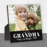 Placa Expositora Ama tu abuela foto familia moderna Keepsake<br><div class="desc">Usa una foto familiar favorita para crear fácilmente una placa de keepsake. Tres líneas de texto permiten expresar el vínculo especial mostrado en la foto. Esta plantilla profesional creará un regalo sentimental para cualquier madre. Tamaño perfecto para colocar un manto en la sala de estar o un escritorio. Considere esto...</div>