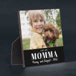 Placa Expositora Amar a tu madre familia de fotos de mamá Keepsake<br><div class="desc">Usa una foto familiar favorita para crear fácilmente una placa de keepsake. Tres líneas de texto permiten expresar el vínculo especial mostrado en la foto. Esta plantilla profesional creará un regalo sentimental para cualquier madre. Tamaño perfecto para colocar un manto en la sala de estar o un escritorio. Considere esto...</div>
