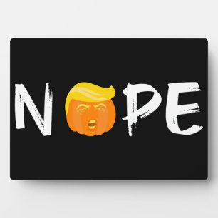 Placa Expositora Anti-Trump - Nope Halloween Edition II