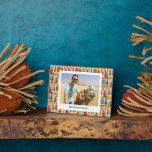 Placa Expositora Antigua foto de Personalizado temática de Egipto<br><div class="desc">Muestra tu foto favorita de tus vacaciones en Egipto con esta placa personalizado. Tu foto y tu pie de foto están colocados en un fondo que presenta antiguos gráficos de estilo egipcio.</div>
